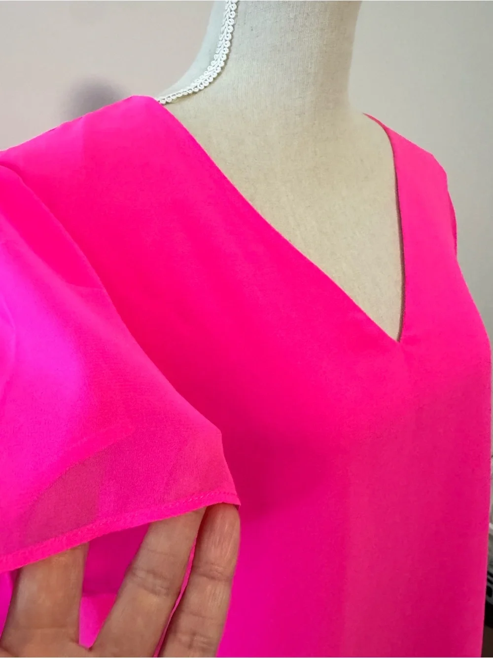 Vince Camuto Hot Pink V-Neck Ruffle Sheer Short Sleeve Blouse L - Picture 14 of 14